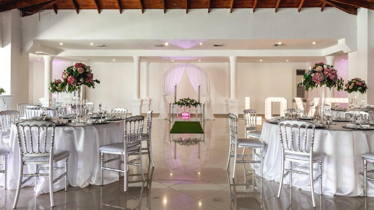 Be Live Collection Punta Cana (Adults Only) Zewnętrze zdjęcie The interior of the ballroom at the hotel